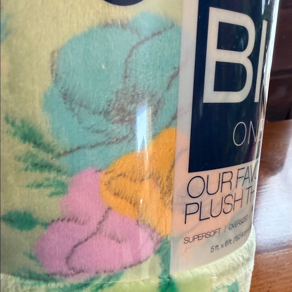 The Big One Multicolor Plush Throw-Floral print - Picture 7 of 9